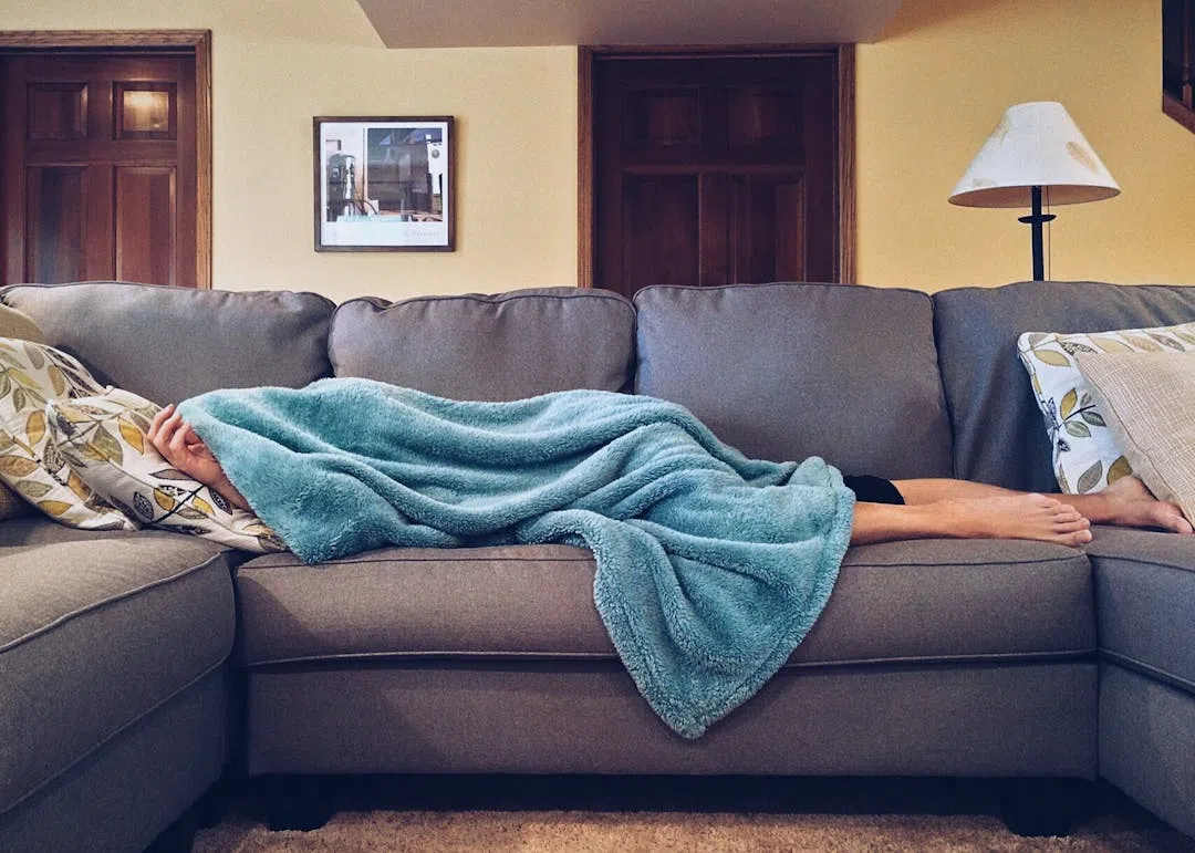 The Great Nap Debate: Couch Comfort vs. Bed Bliss