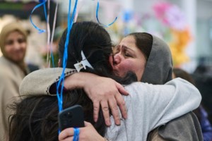 Canadians arriving home from Middle East express frustration with war, evacuations