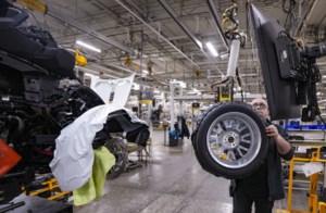 Canada lost 84,000 jobs in February, pushing unemployment rate to 6.7%: StatCan