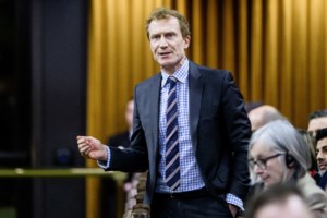 Culture minister says ‘serious conversation’ needed about AI systems and news media