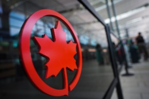 CP NewsAlert: Air Canada flight collides with vehicle at New York’s Laguardia Airport