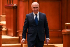 Romania’s pro-European coalition collapses after prime minister fails no-confidence vote