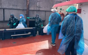 Passengers start disembarking from hantavirus-stricken cruise ship in Spain's Canary Islands