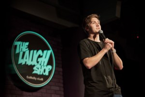 From Saltcoats to the spotlight: Local comedian building a career on the road