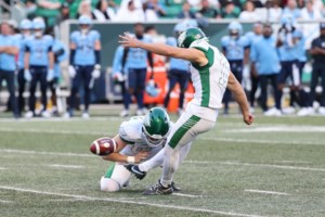 Darian Durant defends Riders kicker Alex Hale amid early misses: ‘We’re jumping the gun’
