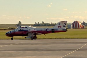 Snowbirds return to 15 Wing Moose Jaw before final flights of Tutor era