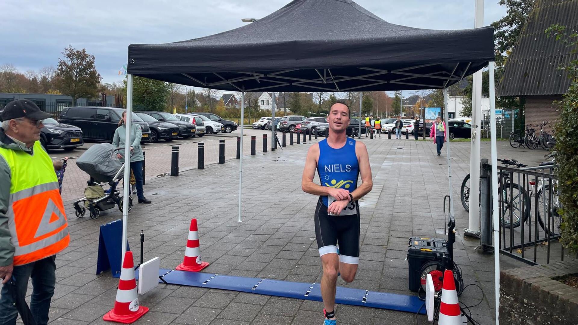 Sportieve strijd bij geslaagde zwemloop Dirksland