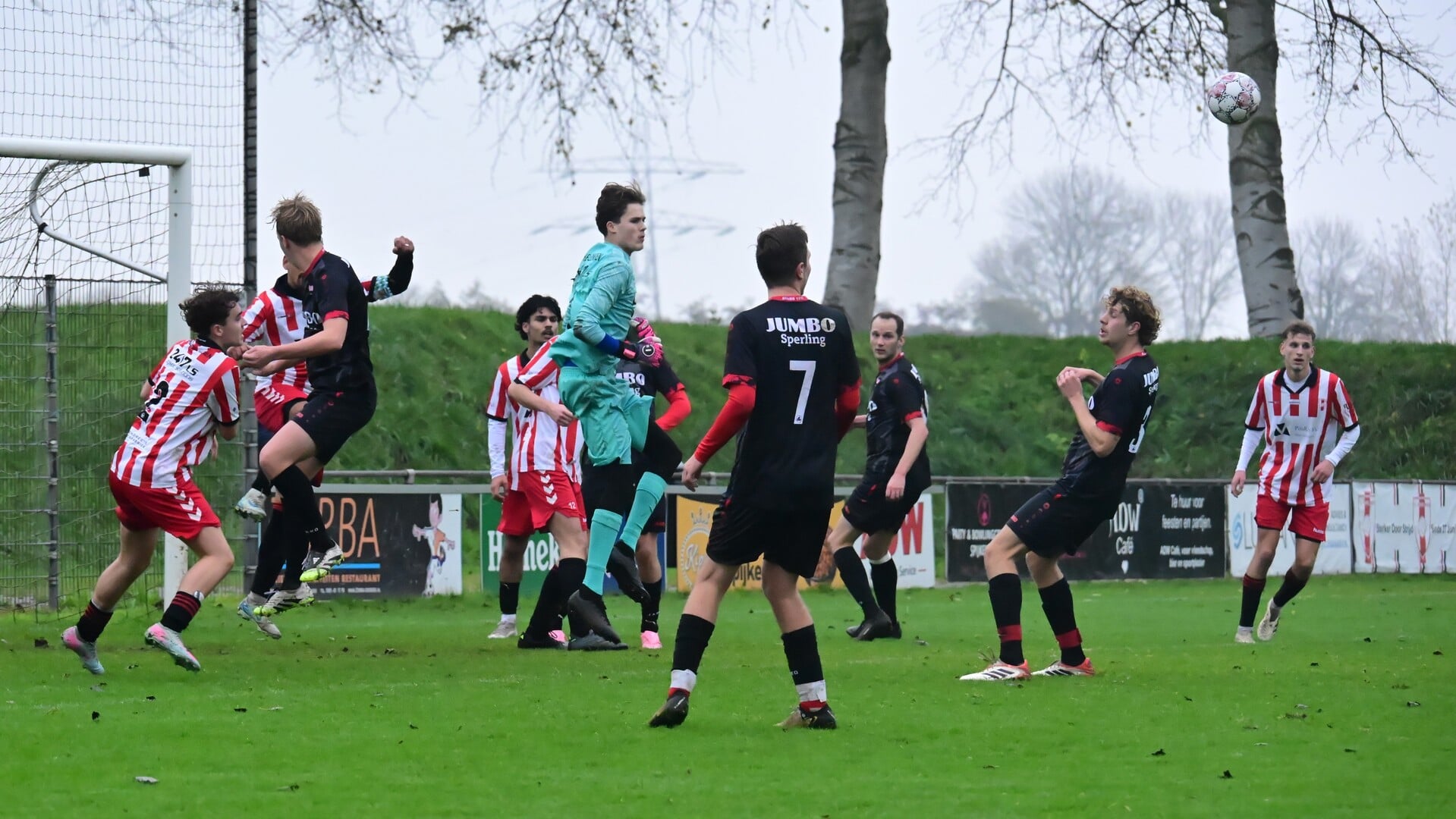 Hekelingen straft ongecontroleerd WFB af in verhitte wedstrijd