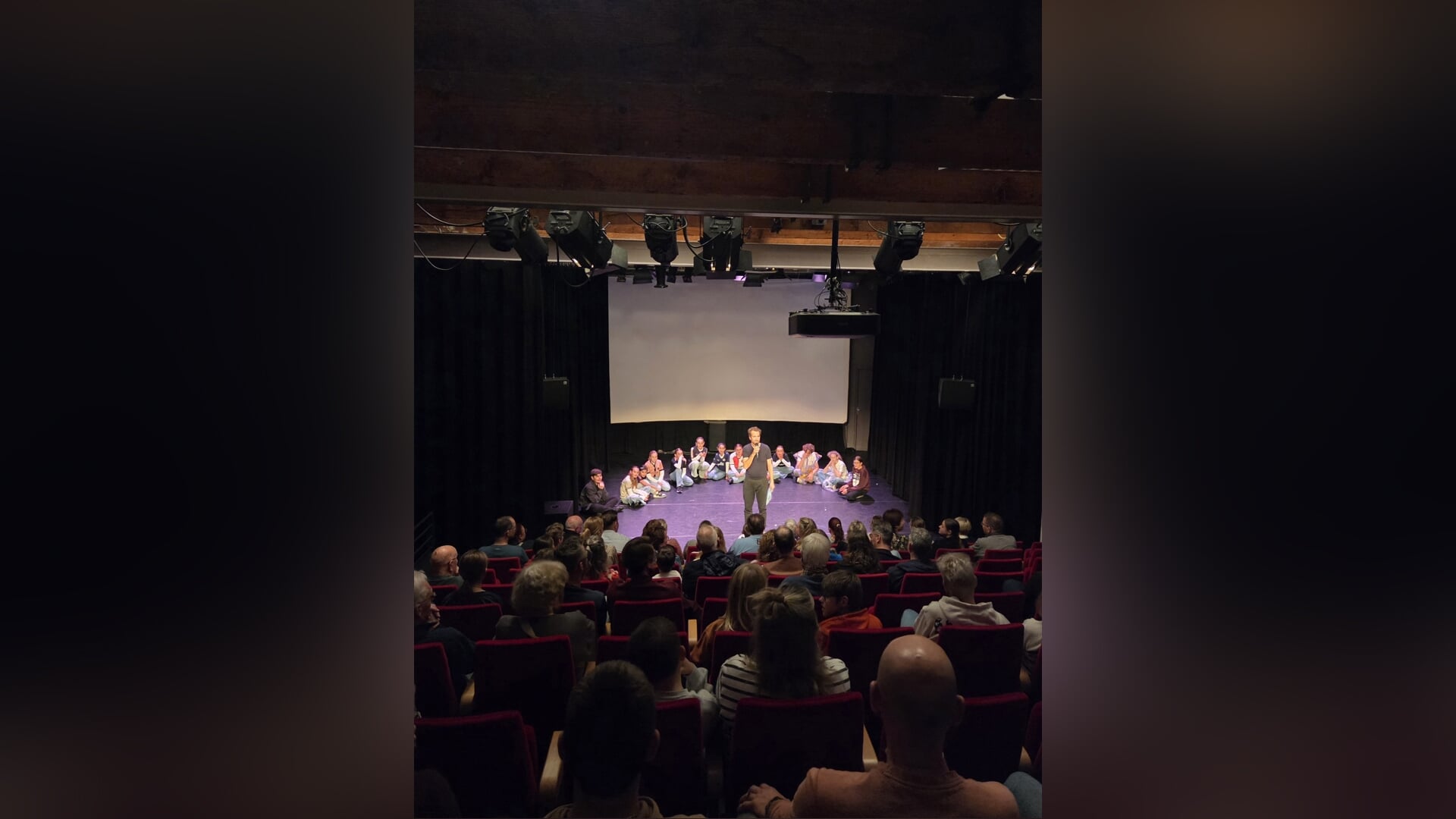 Jongeren tonen hun talent tijdens bijzondere theateravond