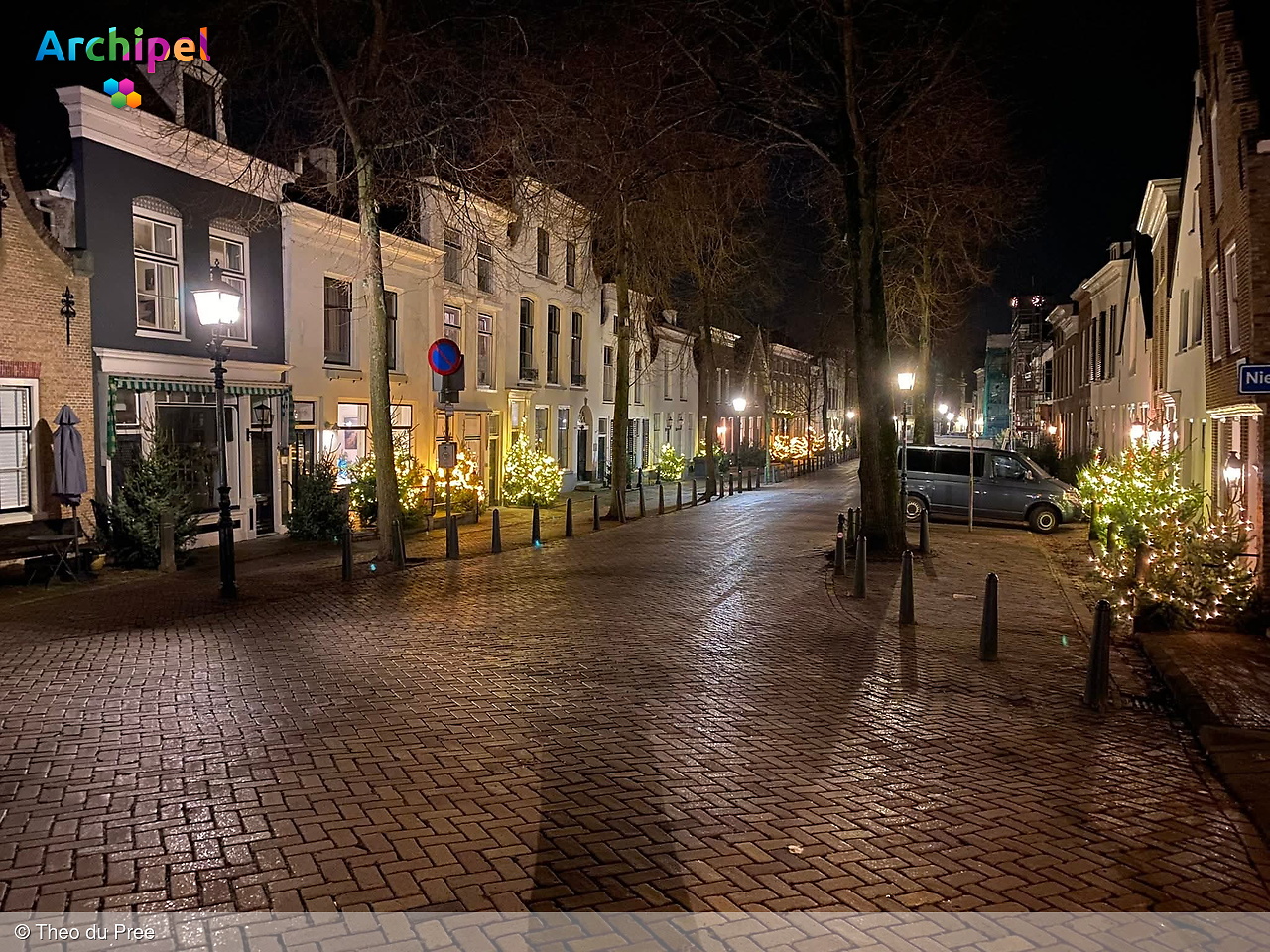 Kerstbomen ontvreemd uit Voorstraat in Middelharnis