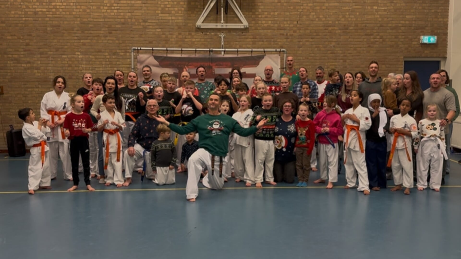 Itachi Dojo sluit jaar af met foute kersttrui training