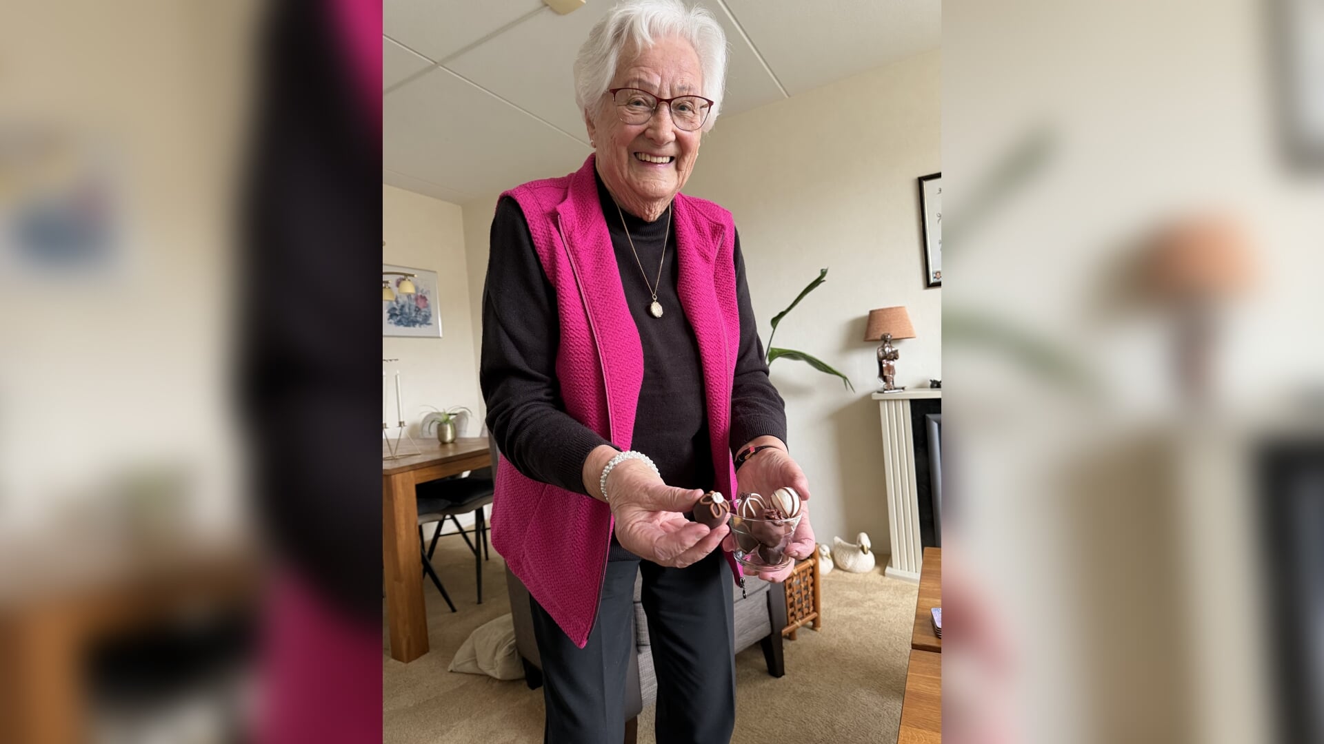 Riet van Loo 65 jaar lid van Vrouwen van Flakkee