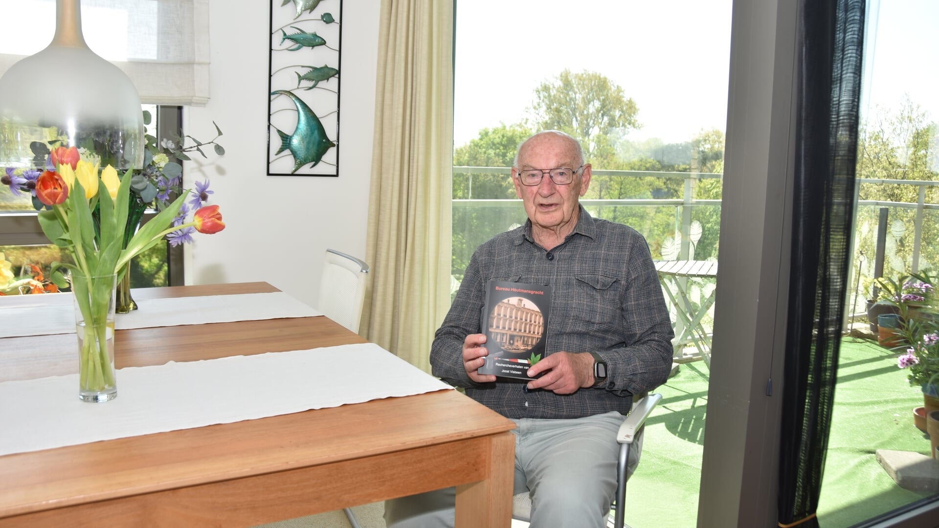 Oud-Nieuwe-Tongenaar Joost Visbeen schrijft verhalenbundel over zijn werk als rechercheur