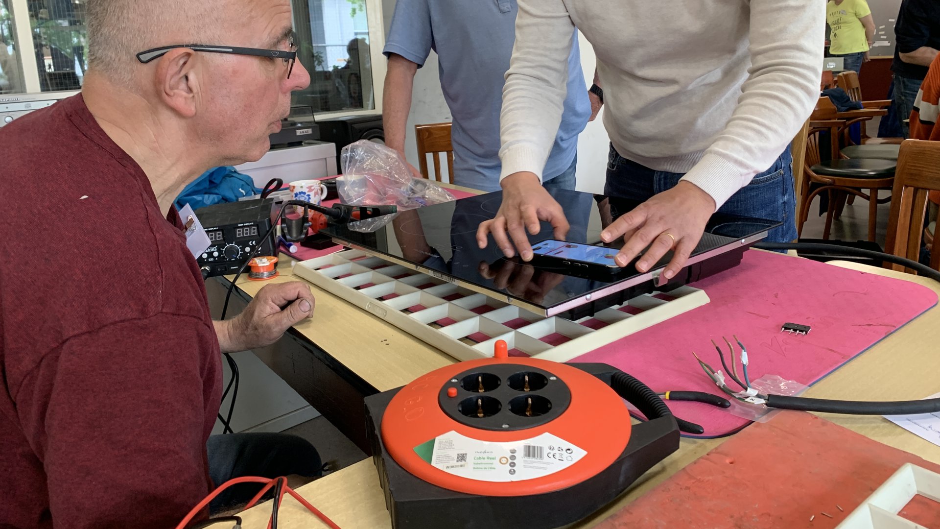 Vrijwilligers Repair Café staan klaar op zaterdag 6 juni