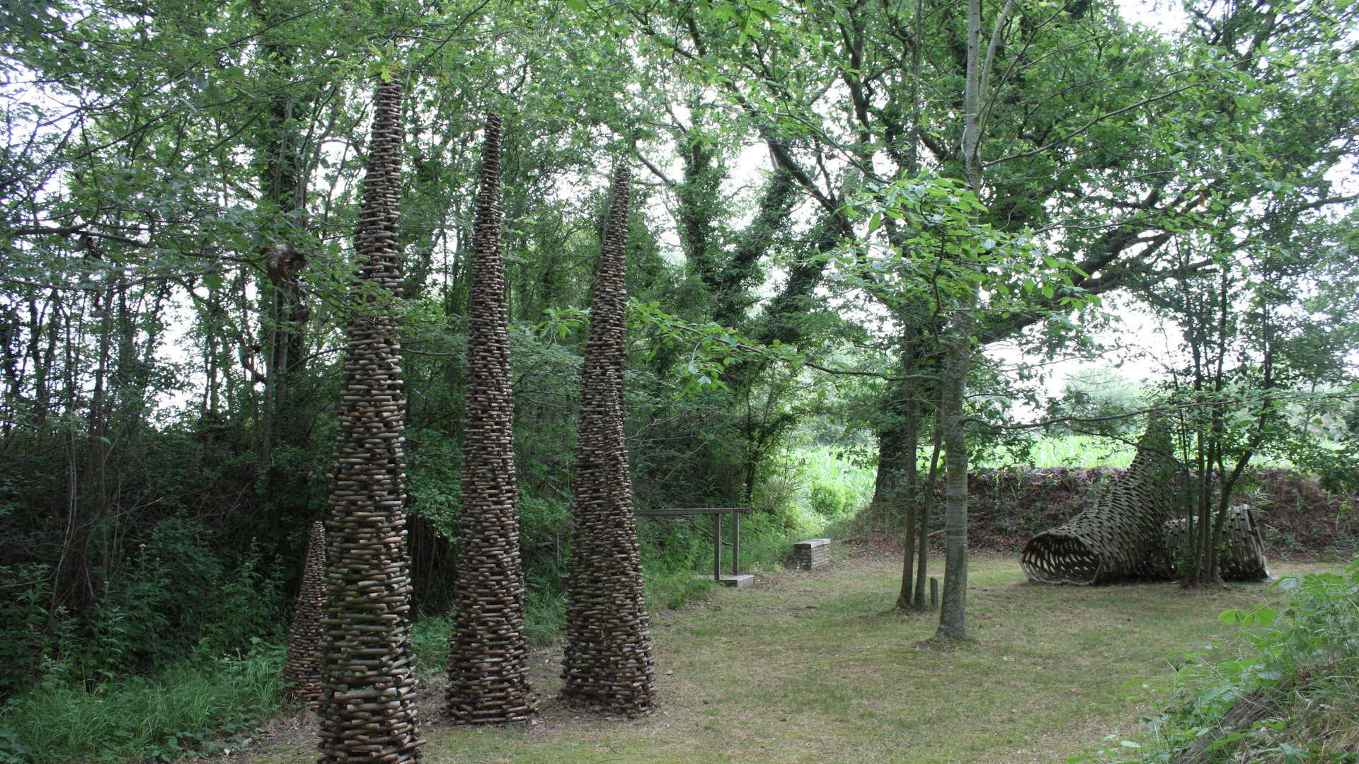 In Beeldentuin Achter de Westduinen gaat het om de relatie tussen kunstwerk en tuin
