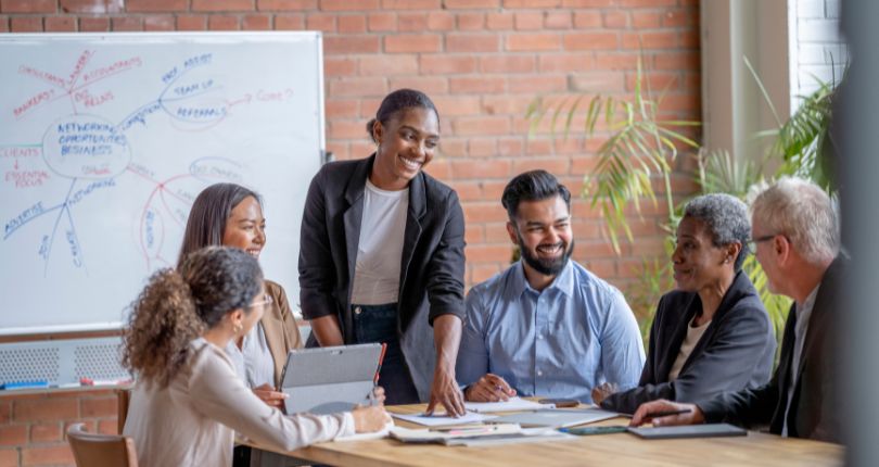 People in groups taking Italian courses Monceau Languages