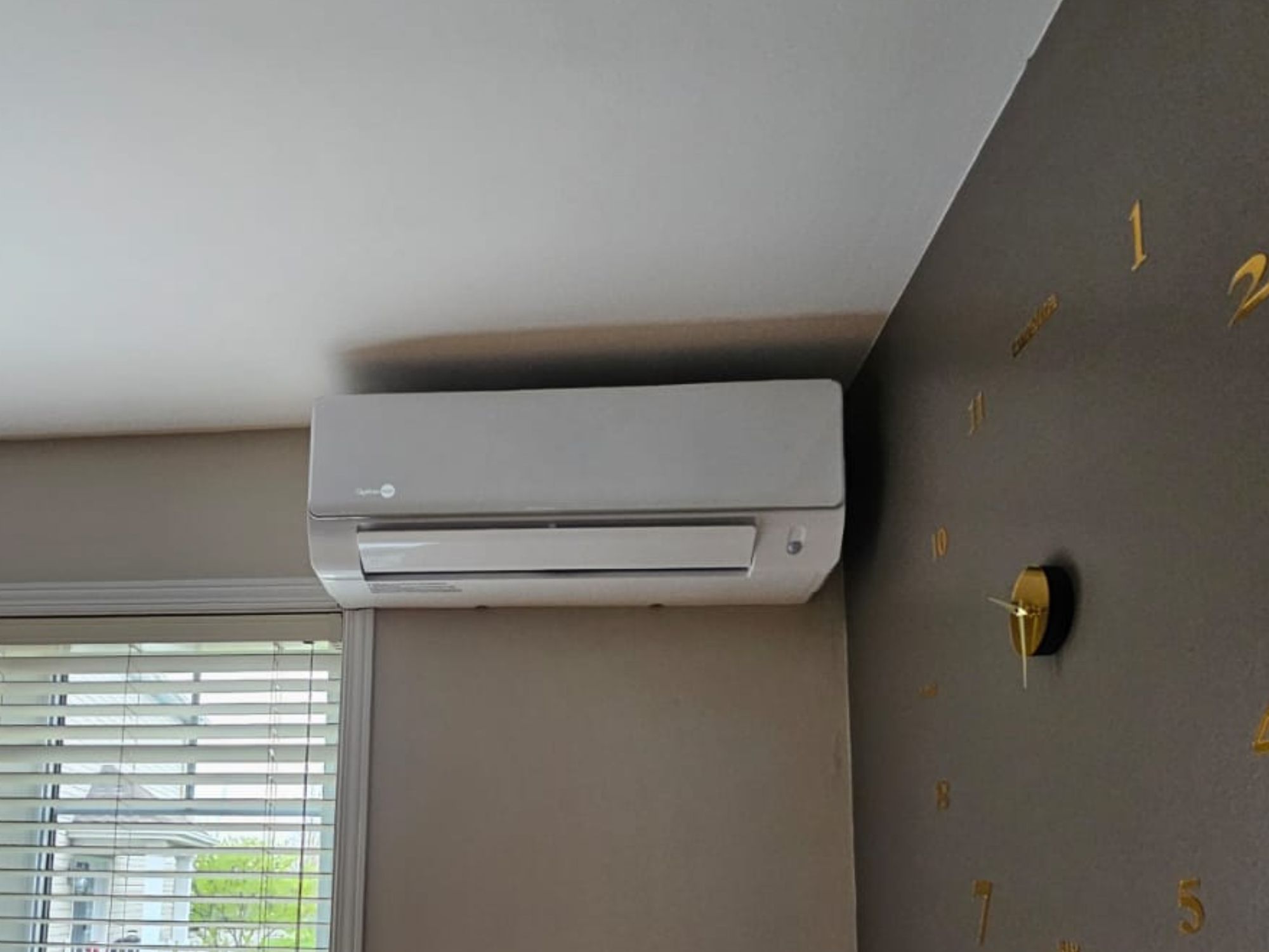 Thermopompe murale -35 dans un salon