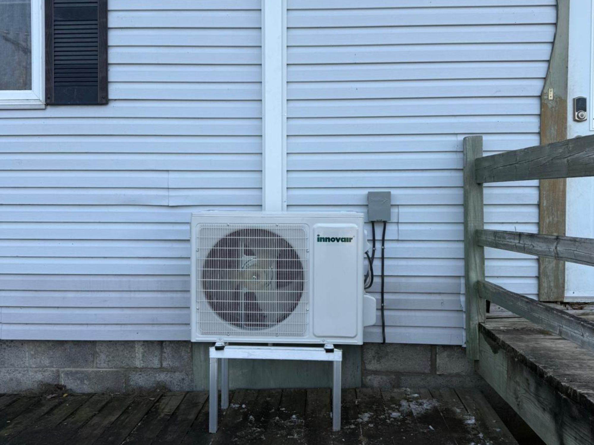 Thermopompe 18 000 BTU installée sur une maison en Montérégie
