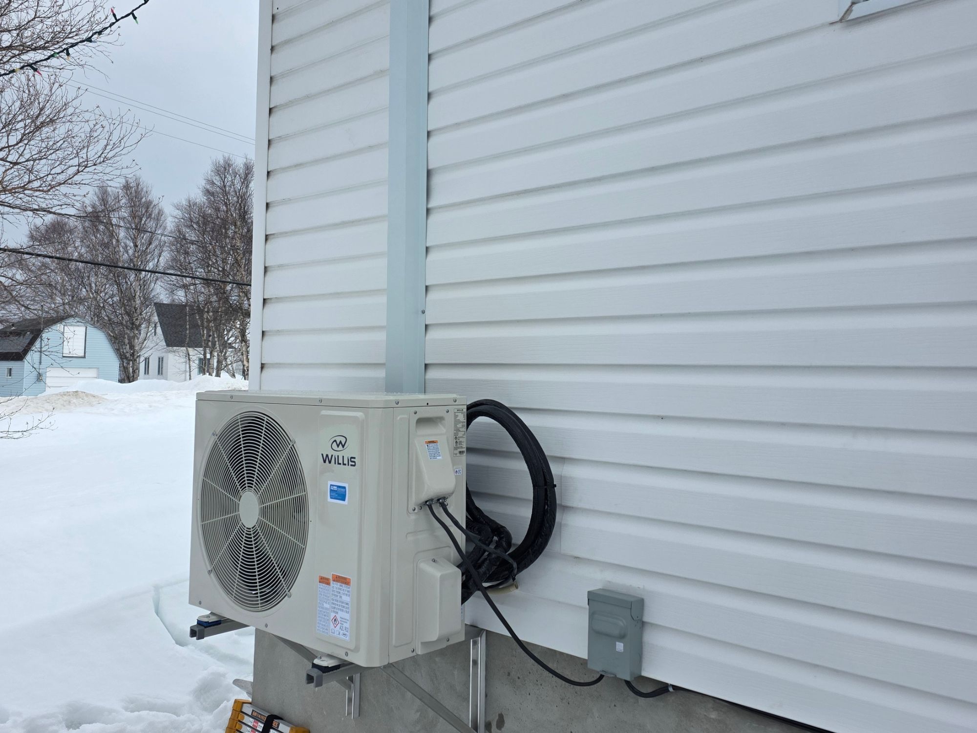 Thermopompe murale Willis sur une maison de Baie-Comeau