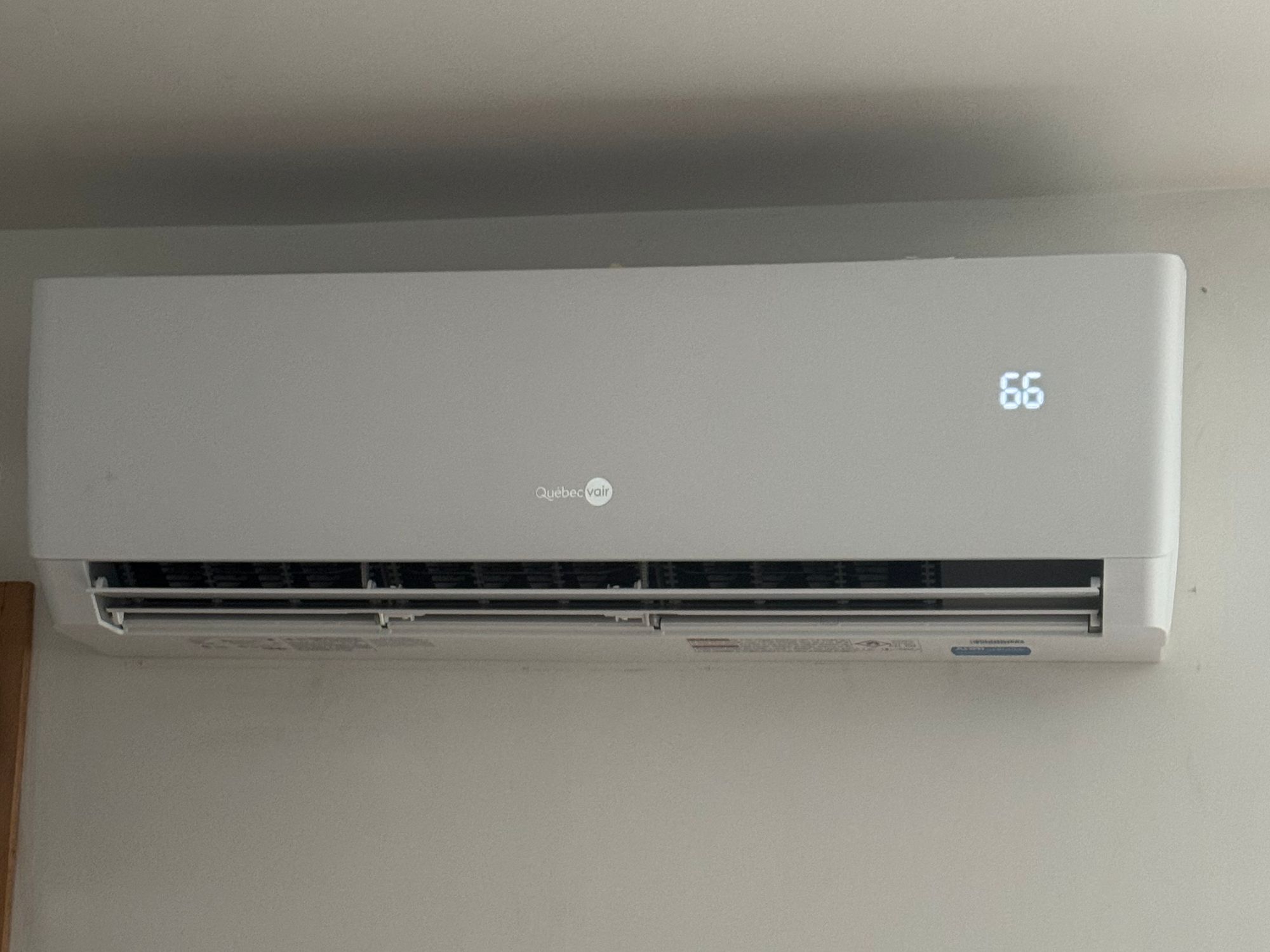Thermopompe Québec Vair Boréal dans le salon d'une maison