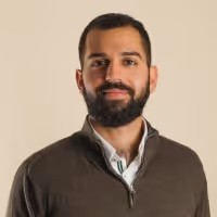 Headshot of Alejandro Franco, Co-founder at Kaffe Bueno. 