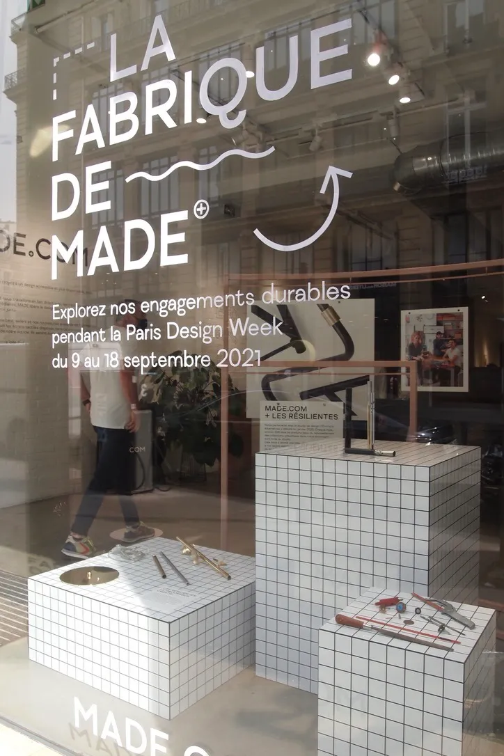 Vitrine Made.com annonçant l'exposition de la Paris Design Week