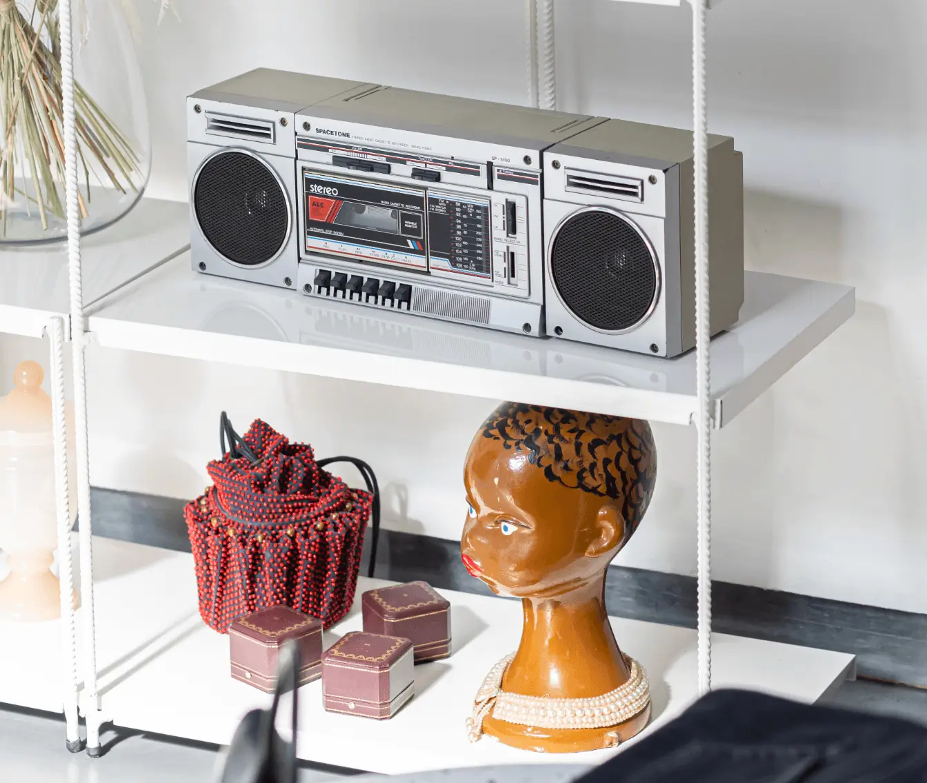 meuble éco sourcé, radio, poupée chinée