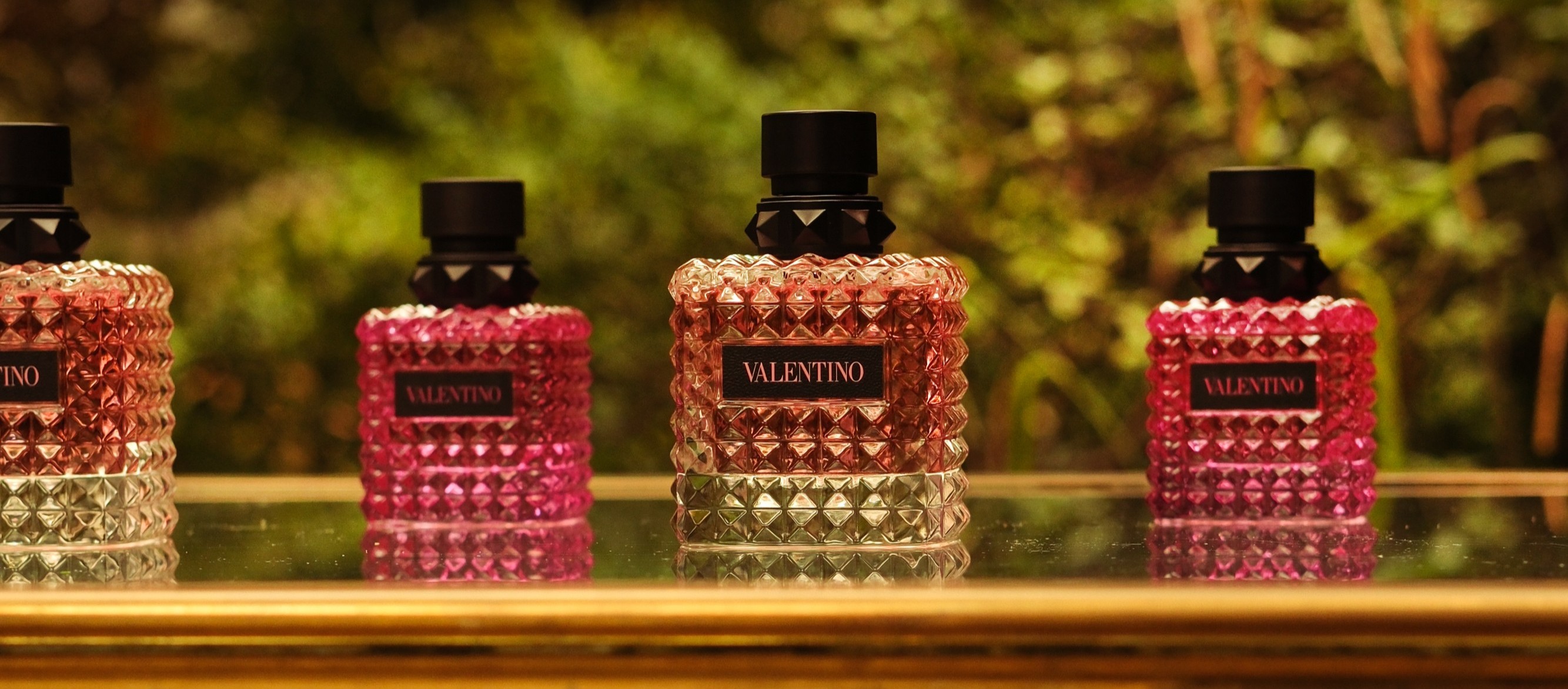 Jardin floral et vintage créé pour Valentino à l'Hôtel Particulier Montmartre