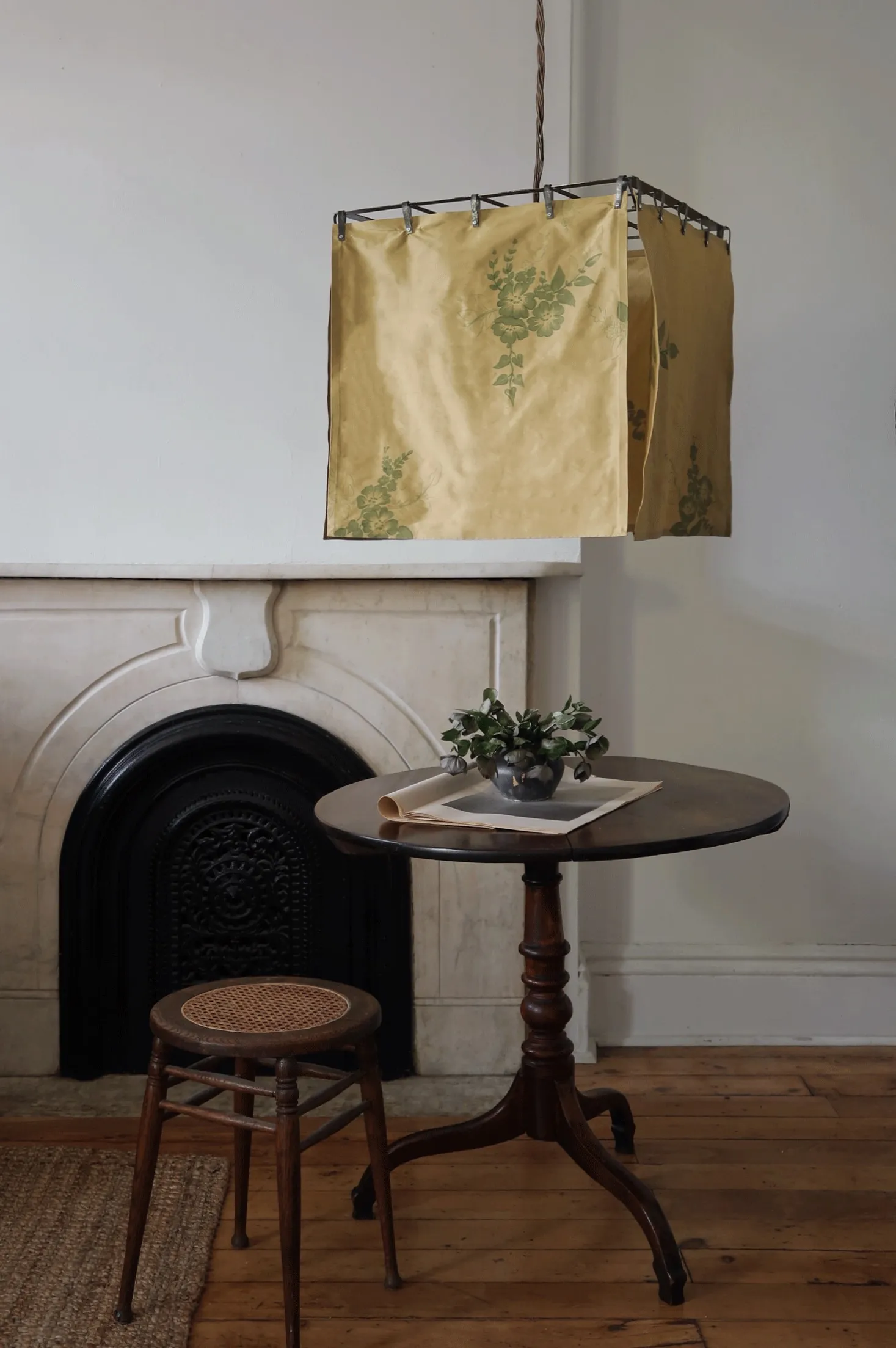 Loquat Pendant Light