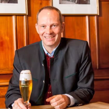 Ein Portrait von Leopold Schwarz dem Geschäftsführer von Schwarzbräu