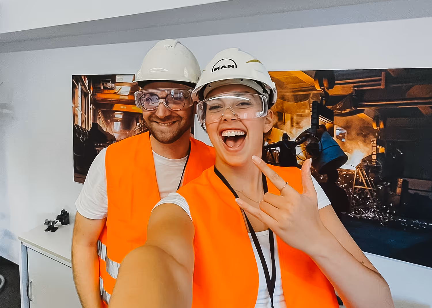 I*AM Chris und Joelle mit Sicherheitskleidung der MAN Energy Solutions SE