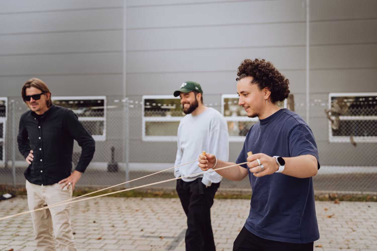 I*AM Mitarbeitende haben Spaß an einem Teamspiel