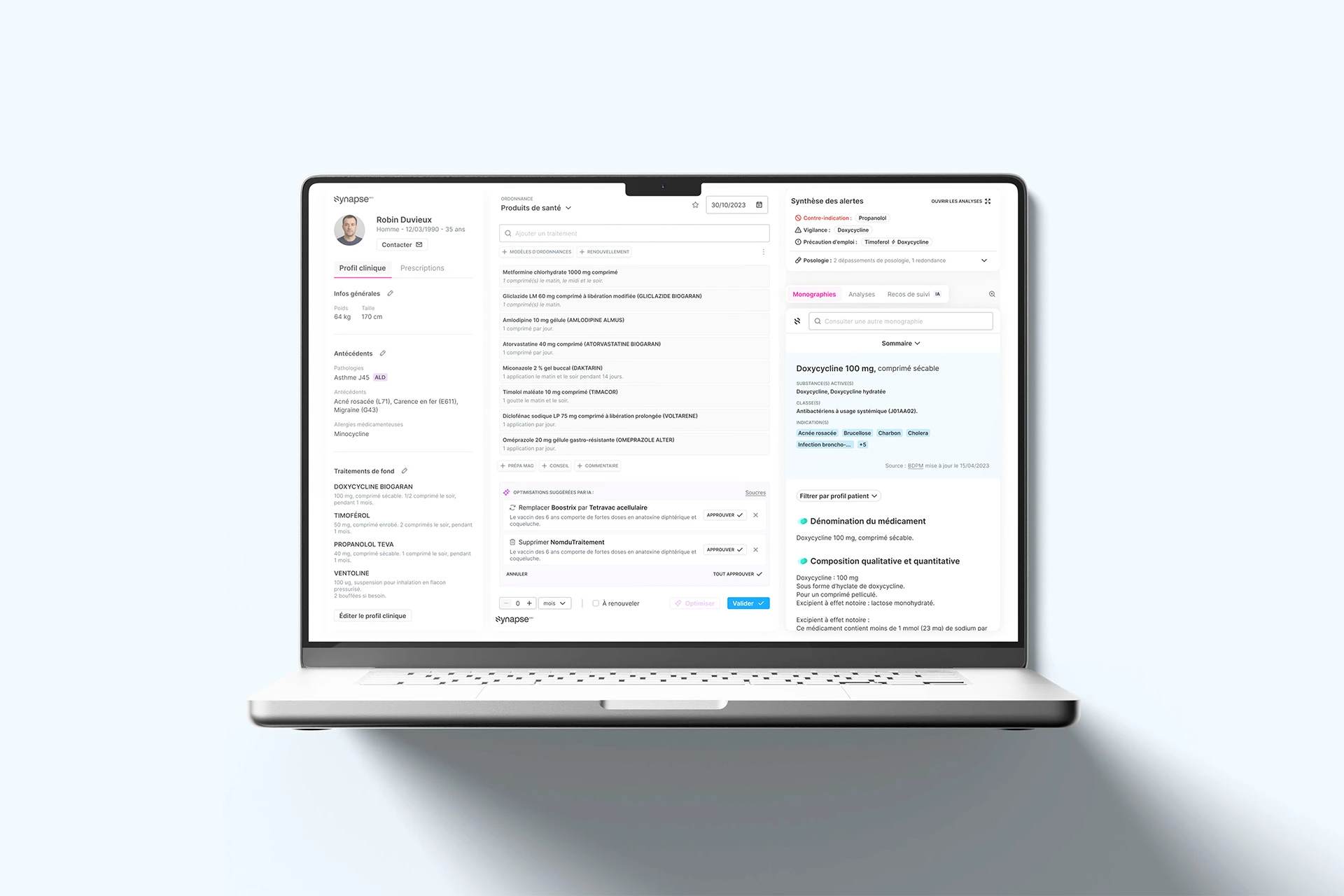 ordinateur qui présente un logiciel métier avec des widgets Synapse intégrés.