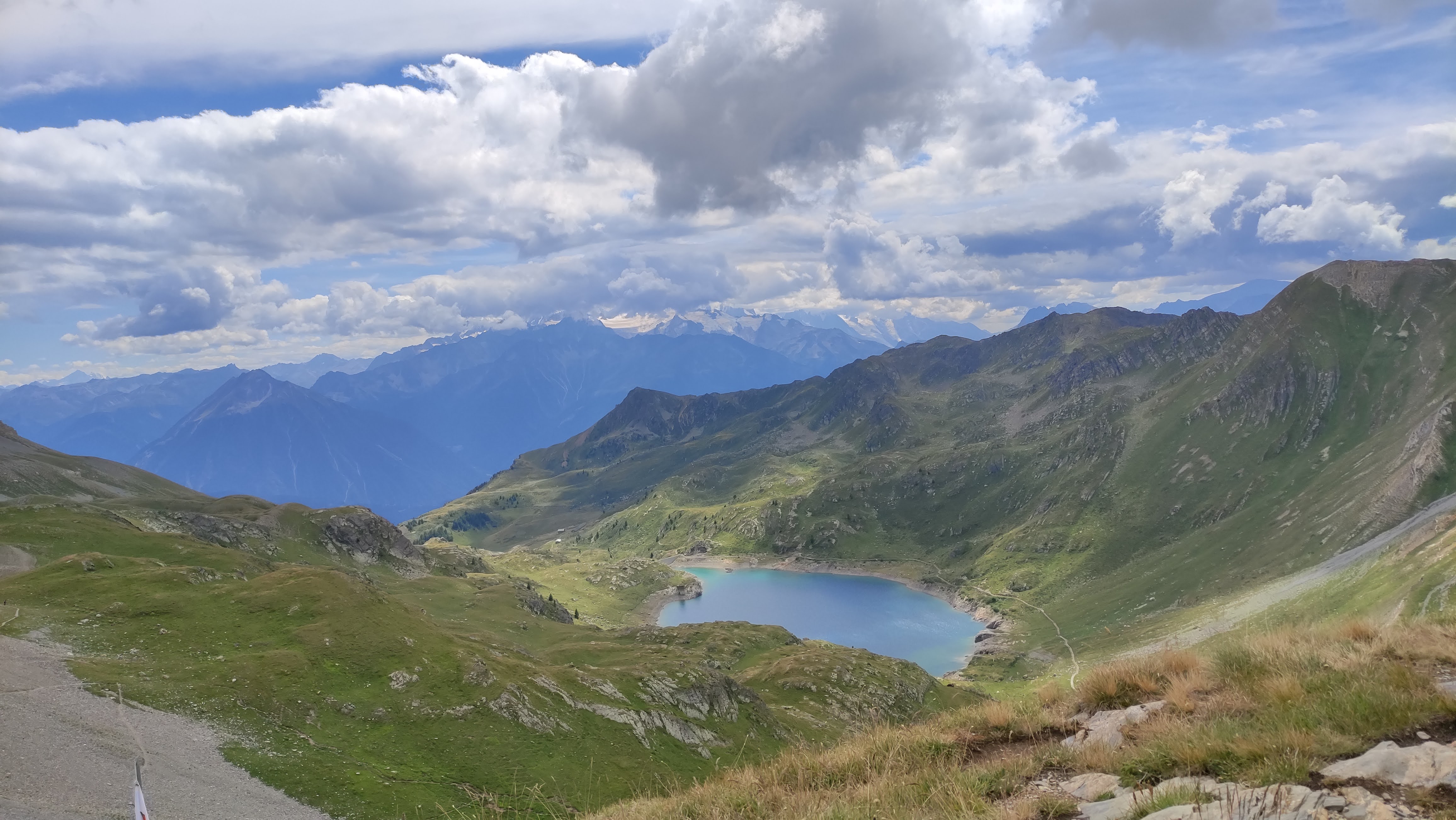 il s'agit d'un trek entre femmes dans les alpes suisses