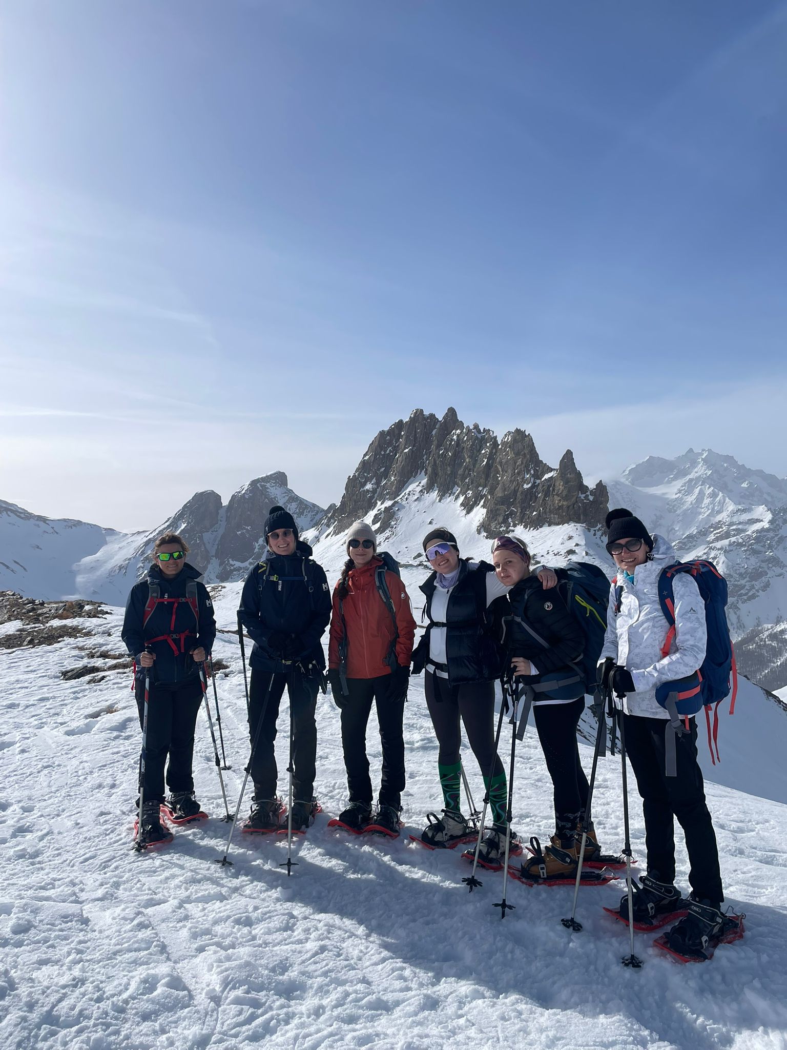 équipe de femmes accompagnantes pour séjour bien-être sécurisant et humain