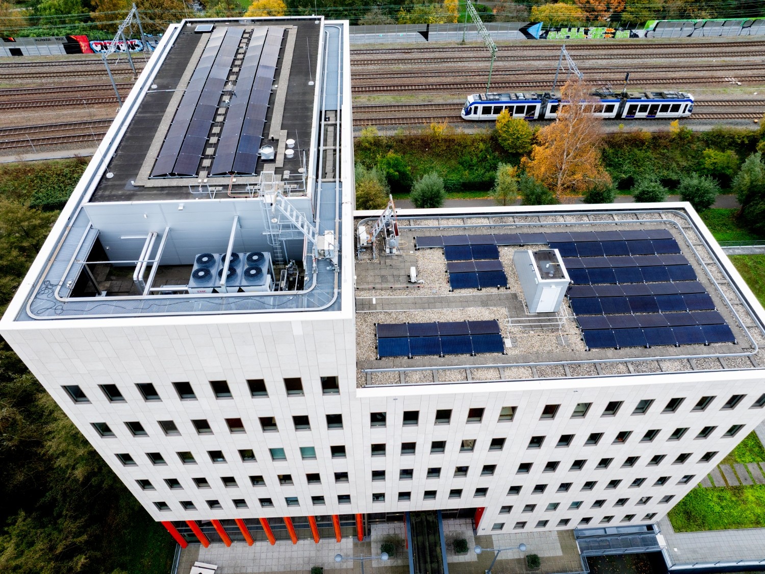 Lease renewal at Anna van Saksenlaan with FMO