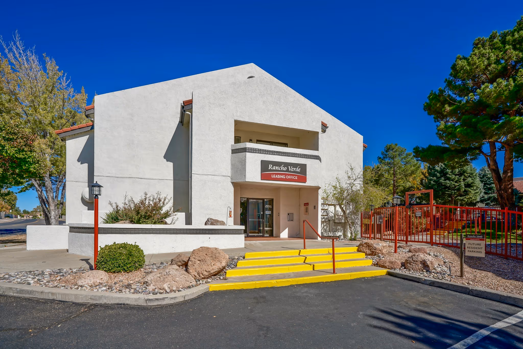 Exterior leasing office