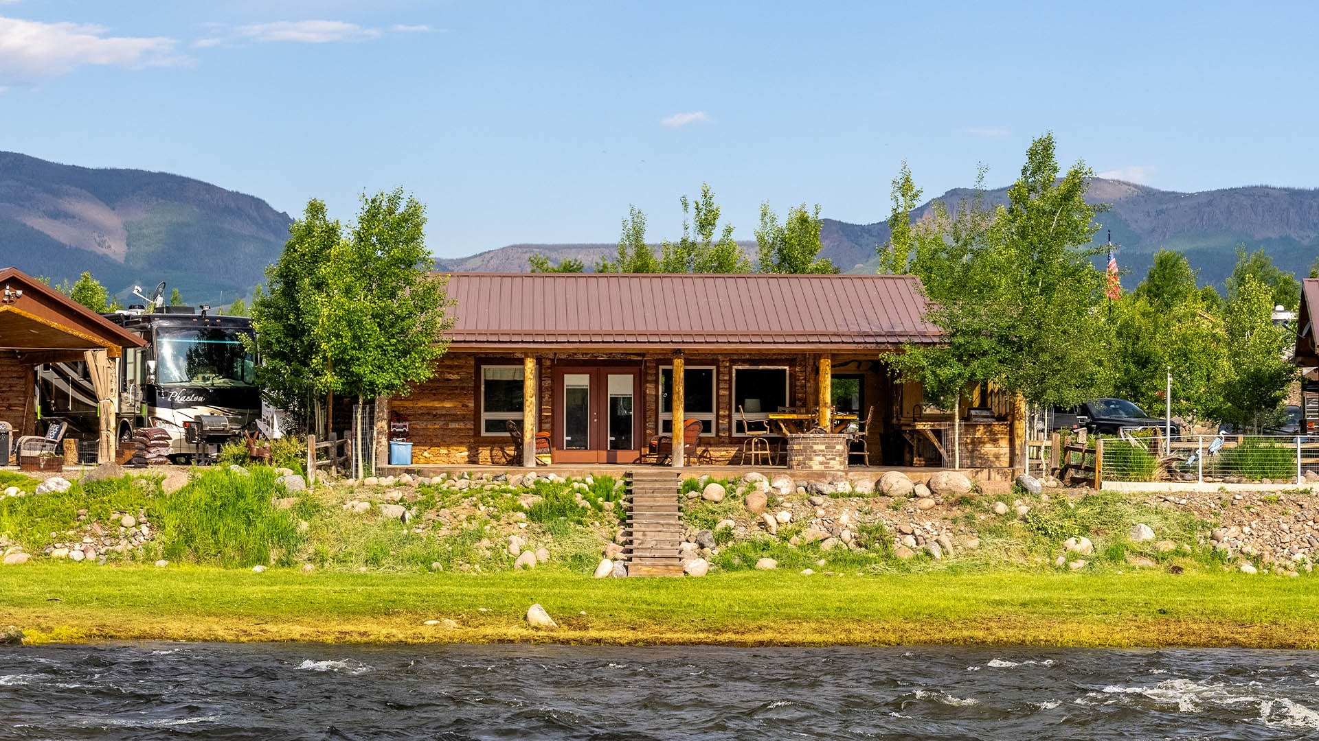 Custom cabin on the Rio Grande River