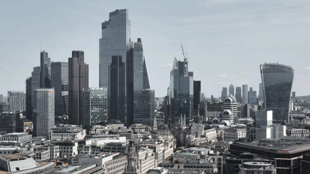 Baker McKenzie bumps NQ salaries to £145k