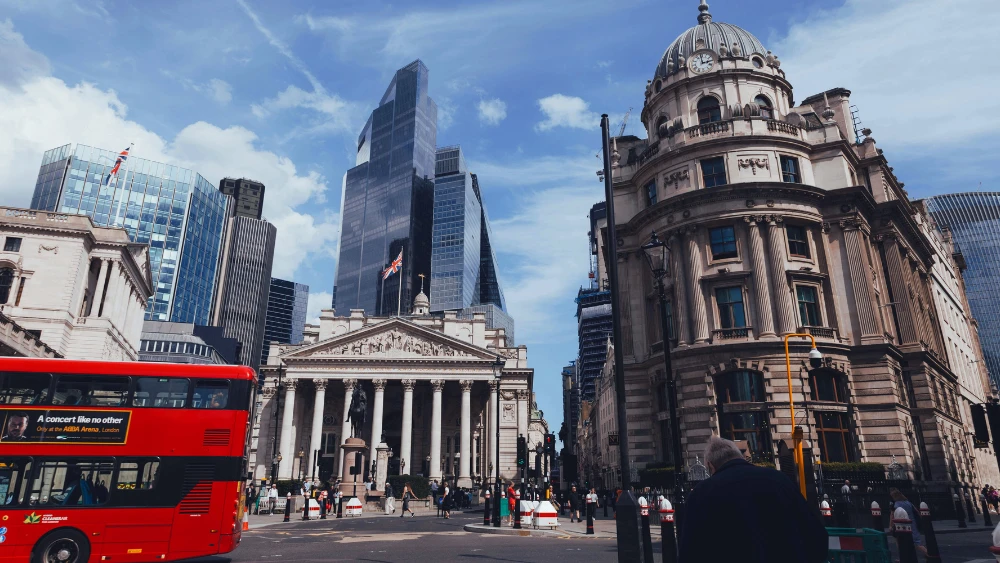 Ashurst hit by senior ECM exits as two partners join Baker McKenzie