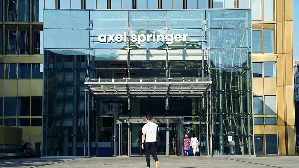 Freshfields and Gibson Dunn lead £575m Telegraph sale to Axel Springer