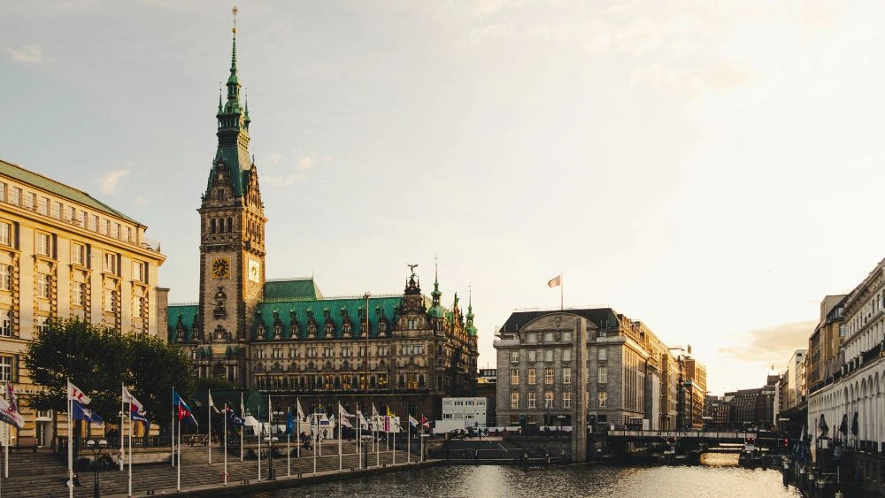 Linklaters to close 10-lawyer Hamburg office