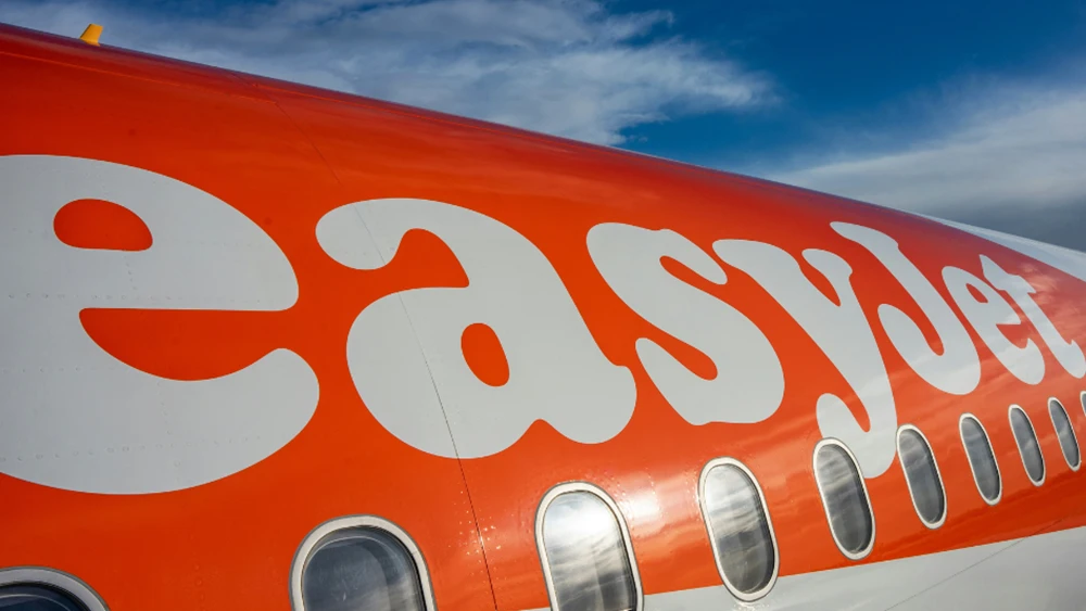 Apollo taps Paul Weiss as £5.7bn easyJet takeover battle heats up
