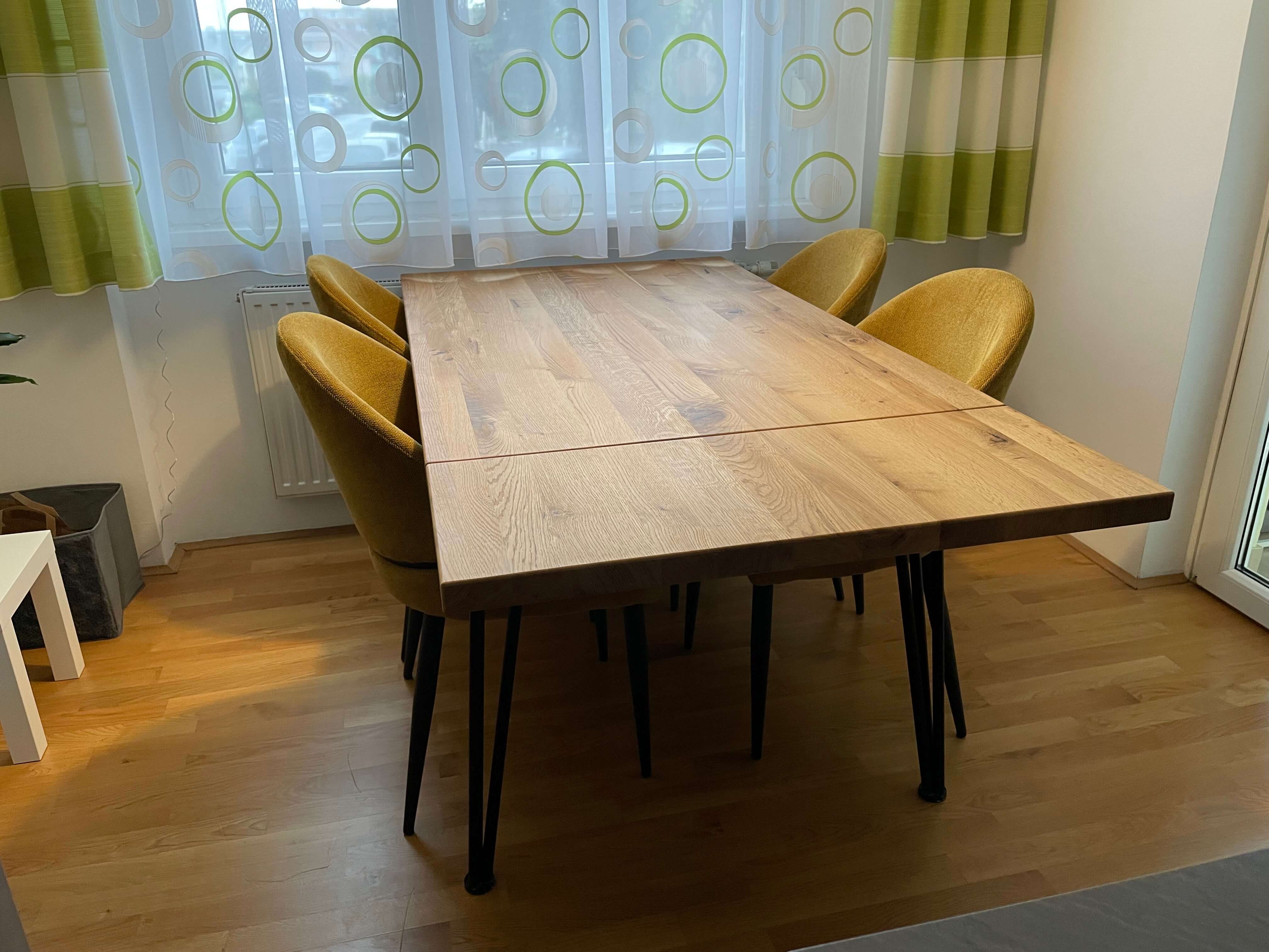 Masivna miza iz hrastovega lesa po meri