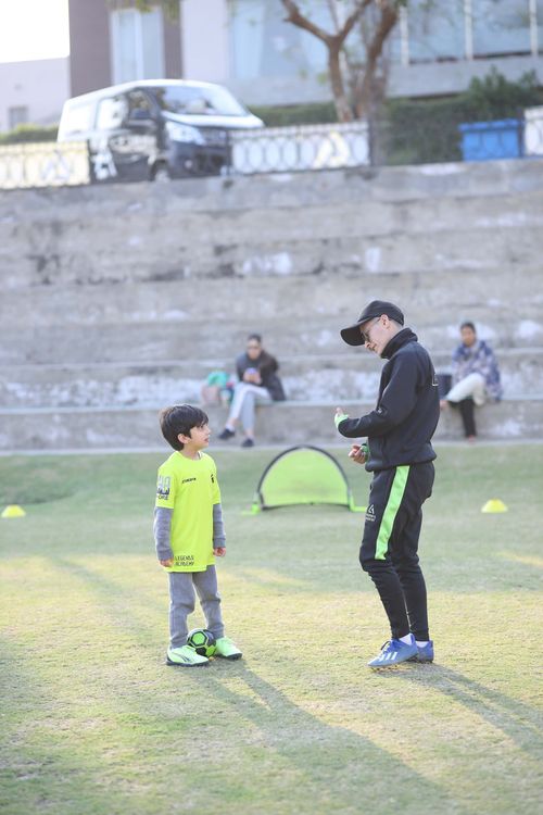 A coach in conversation with a young student