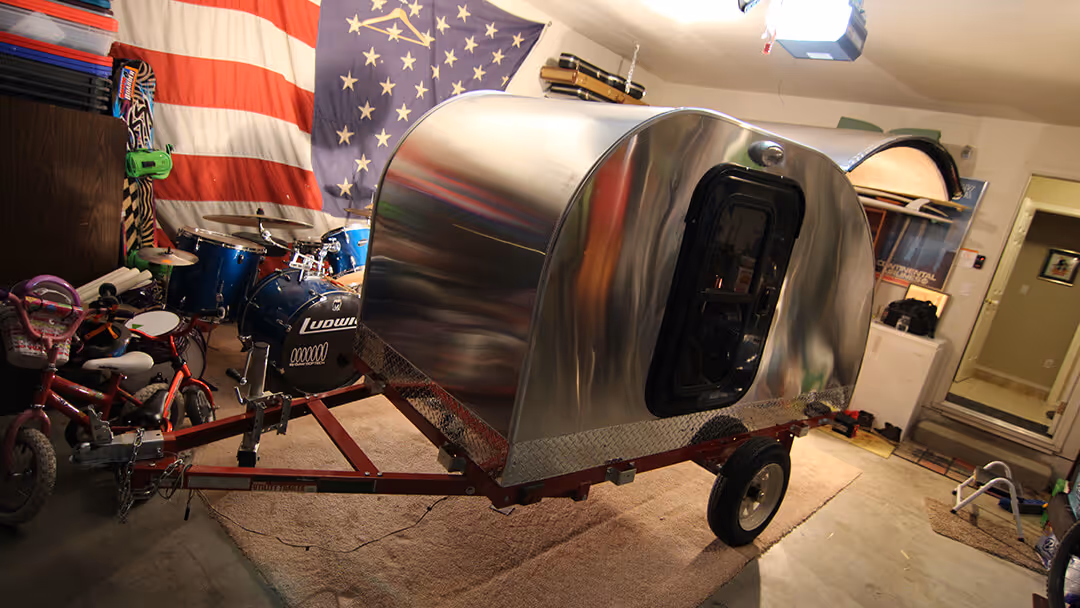 Bendteardrop trailer with american flag background