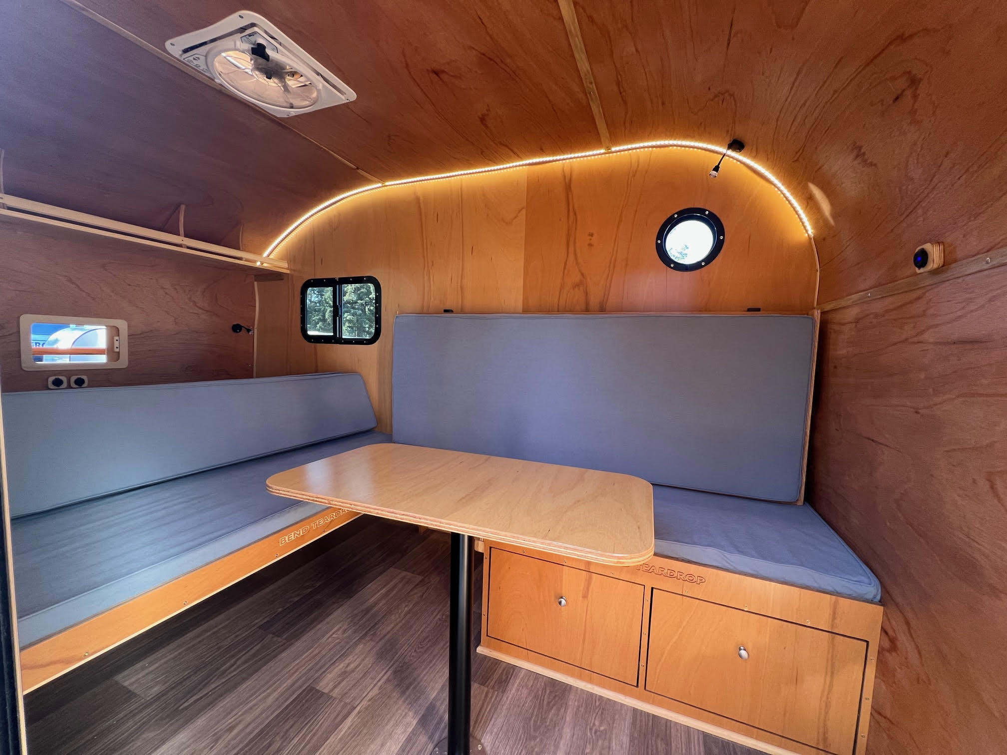 Pop In Pedestal Table 