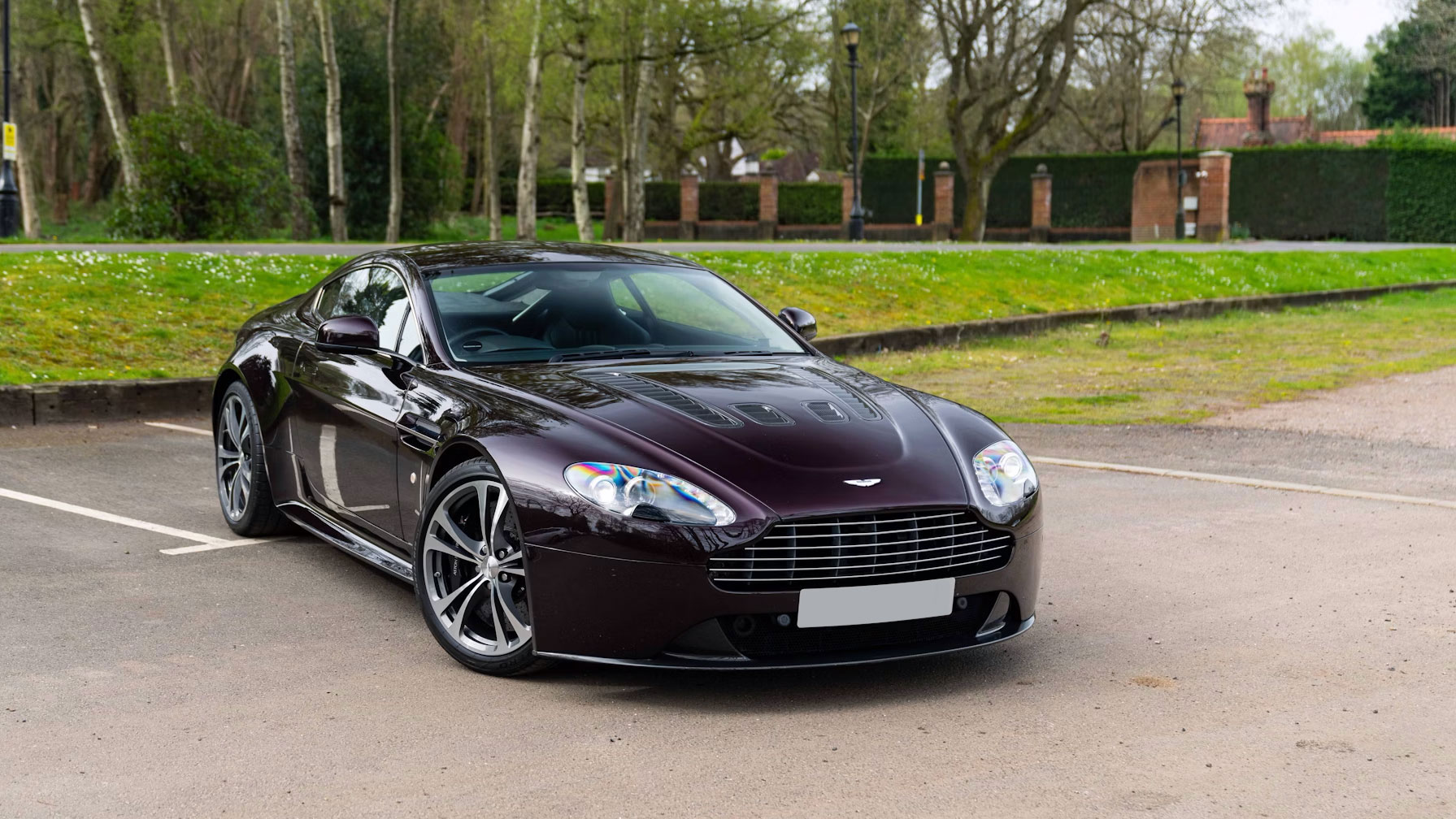 Aston Martin V12 Vantage
