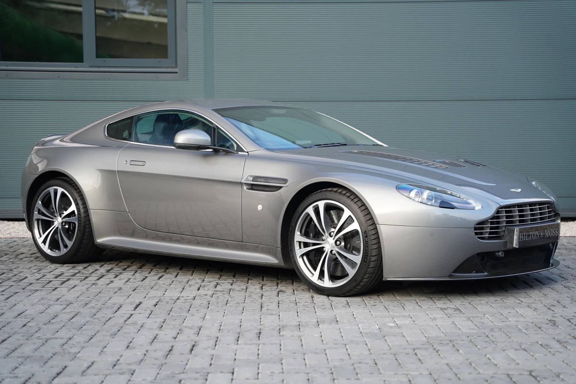 Aston Martin V12 Vantage