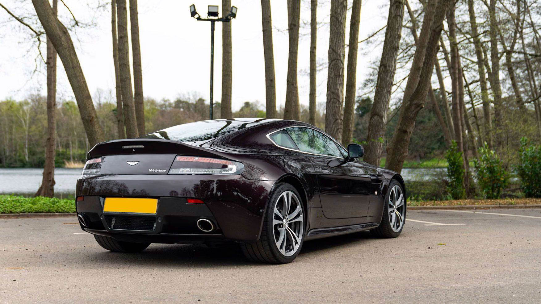 Aston Martin V12 Vantage